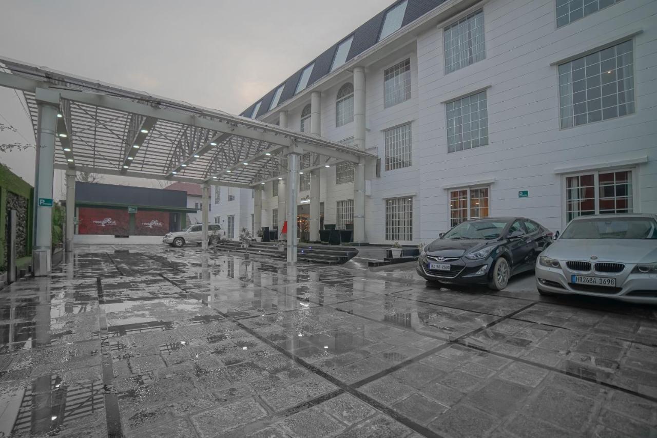 Hotel Rose Petal Srinagar Eksteriør bilde