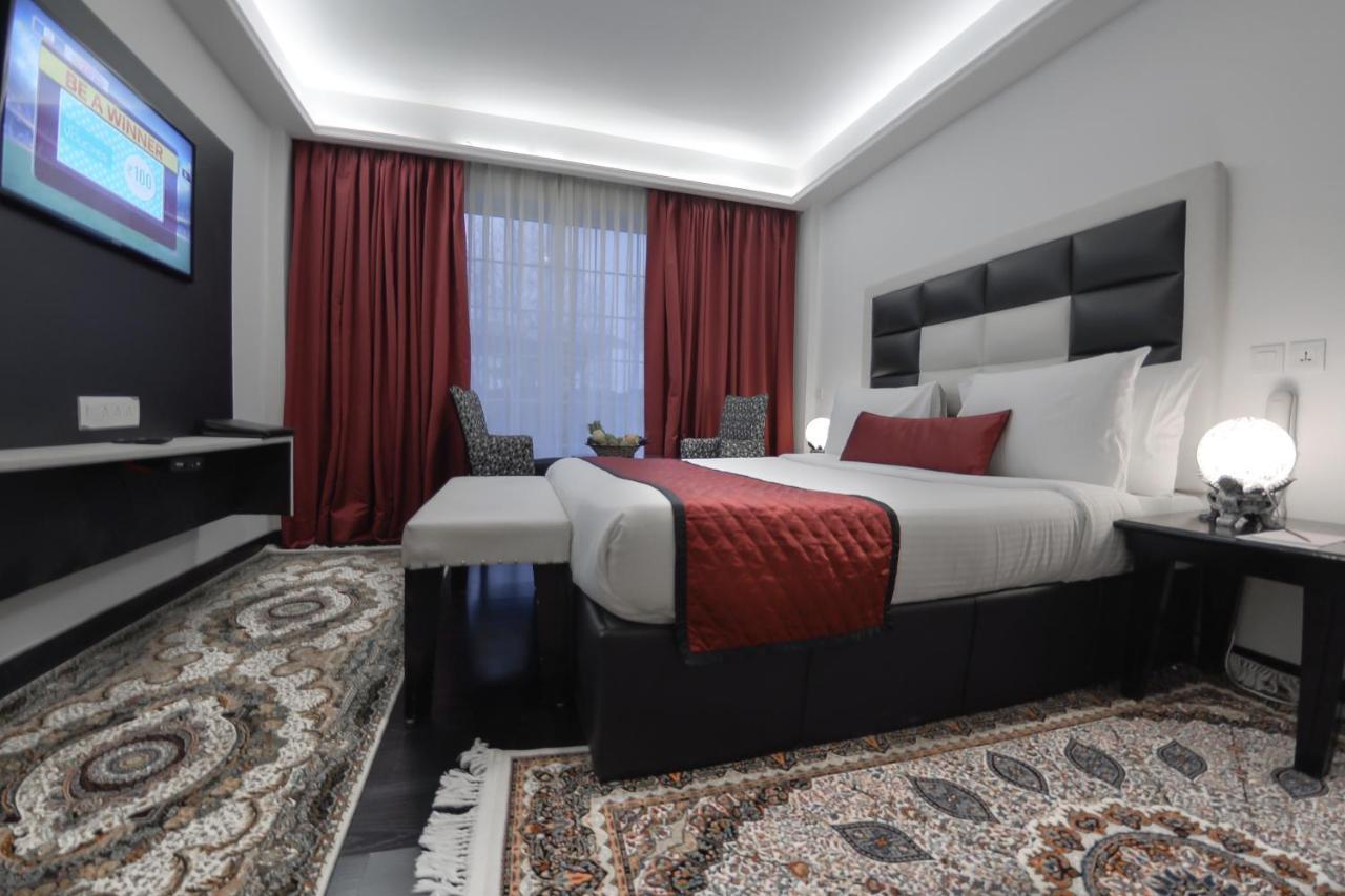 Hotel Rose Petal Srinagar Eksteriør bilde