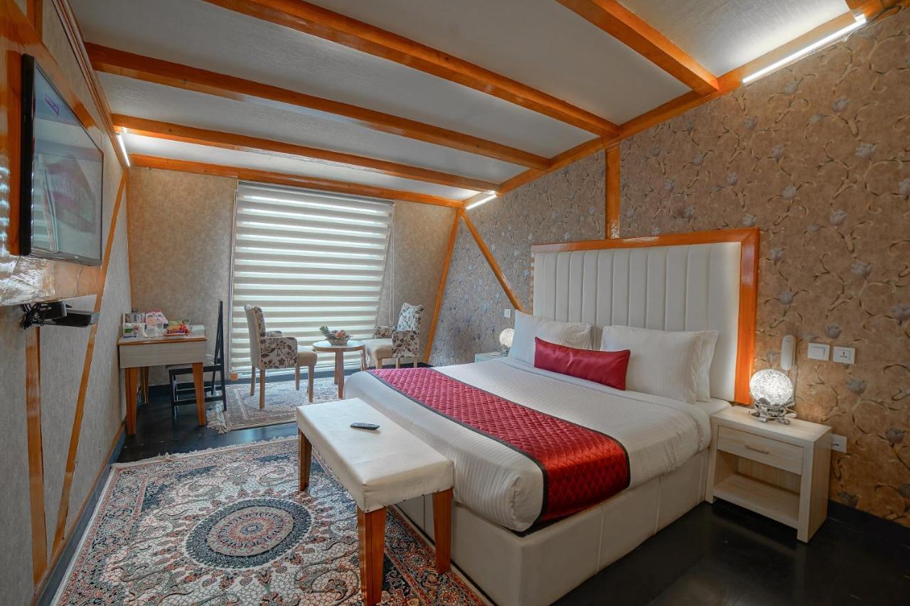 Hotel Rose Petal Srinagar Eksteriør bilde