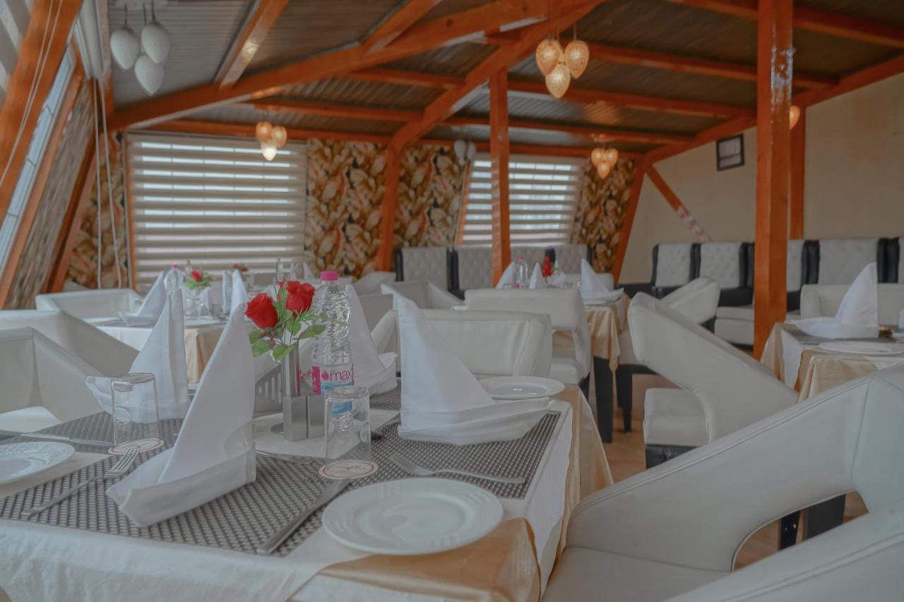 Hotel Rose Petal Srinagar Eksteriør bilde