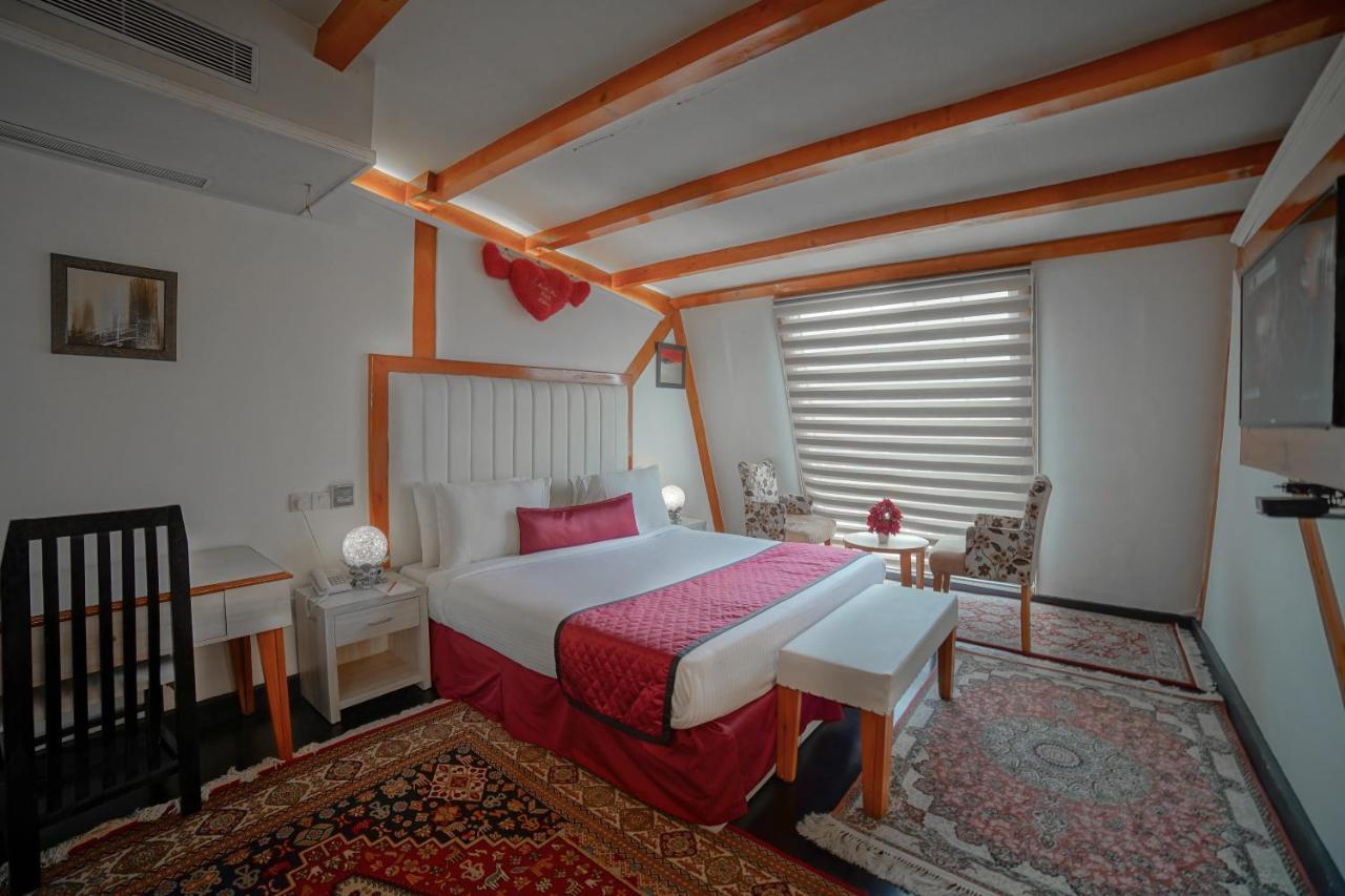 Hotel Rose Petal Srinagar Eksteriør bilde