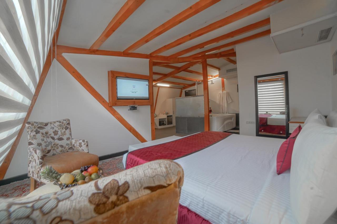 Hotel Rose Petal Srinagar Eksteriør bilde