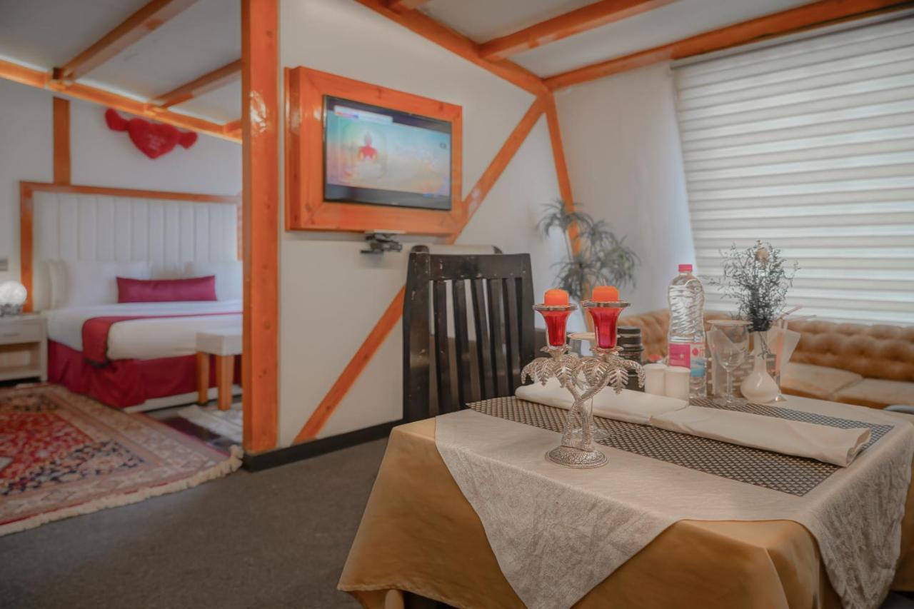 Hotel Rose Petal Srinagar Eksteriør bilde