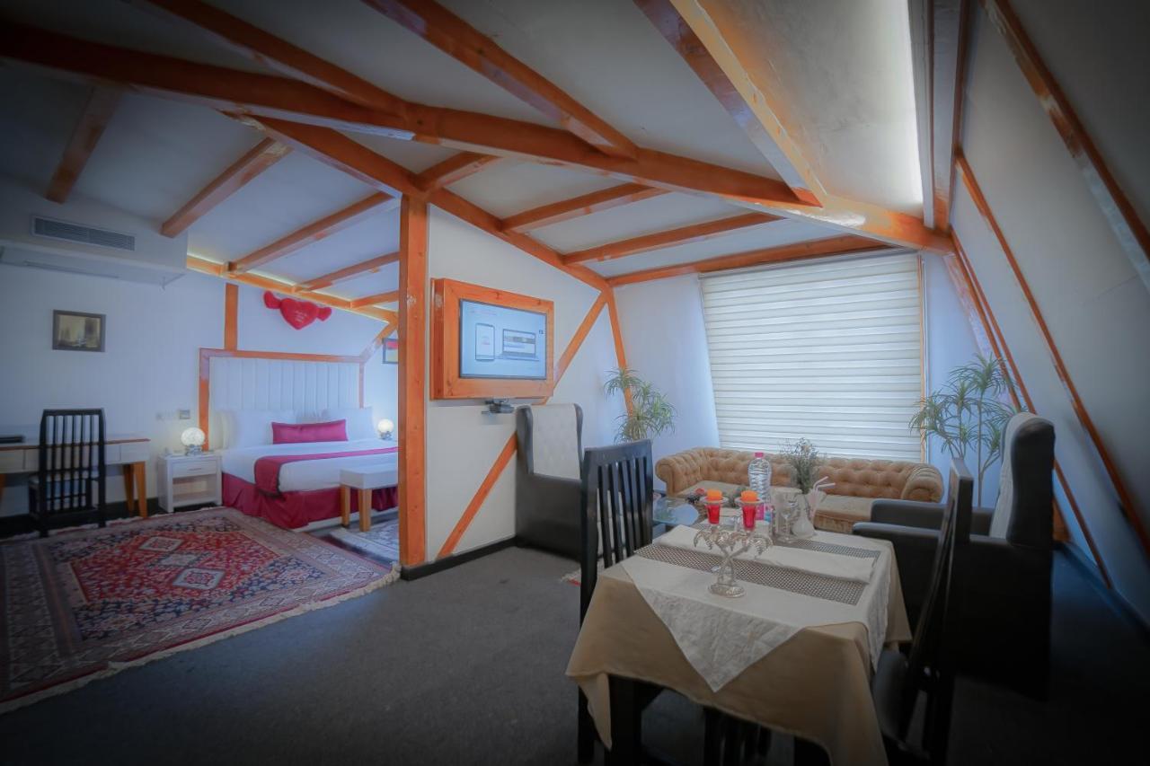 Hotel Rose Petal Srinagar Eksteriør bilde