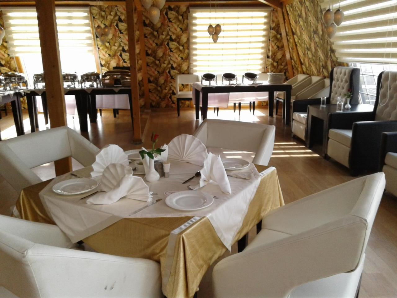 Hotel Rose Petal Srinagar Eksteriør bilde